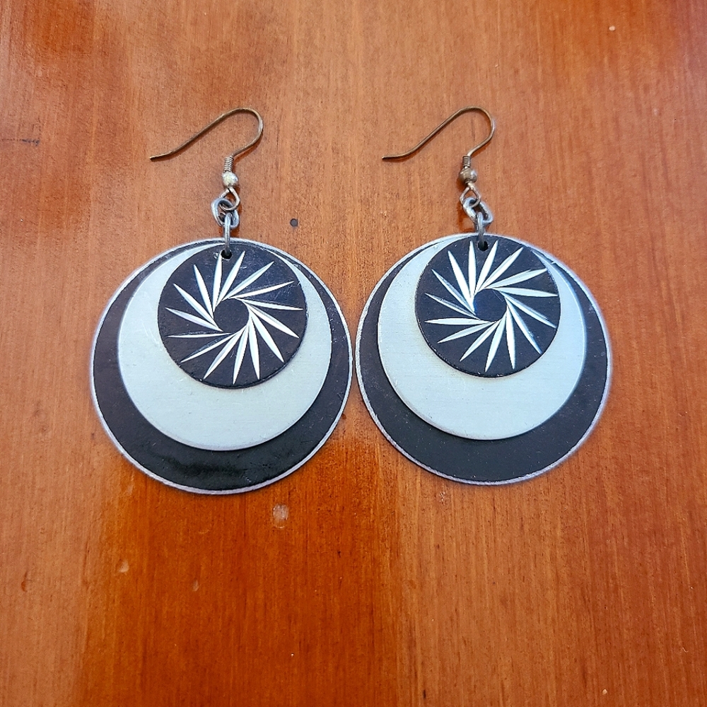 💜2 for 25$ Black & Silver 3 Tiered Metal Disc Earrings W Start Burst Pattern